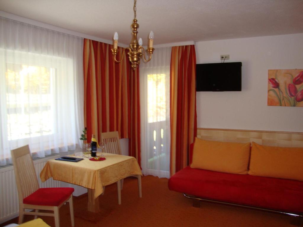 Haus Sonnschein Bed & Breakfast Solden Room photo